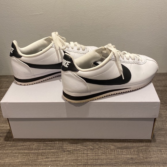 Nike Cortez shoes - Picture 3 of 4